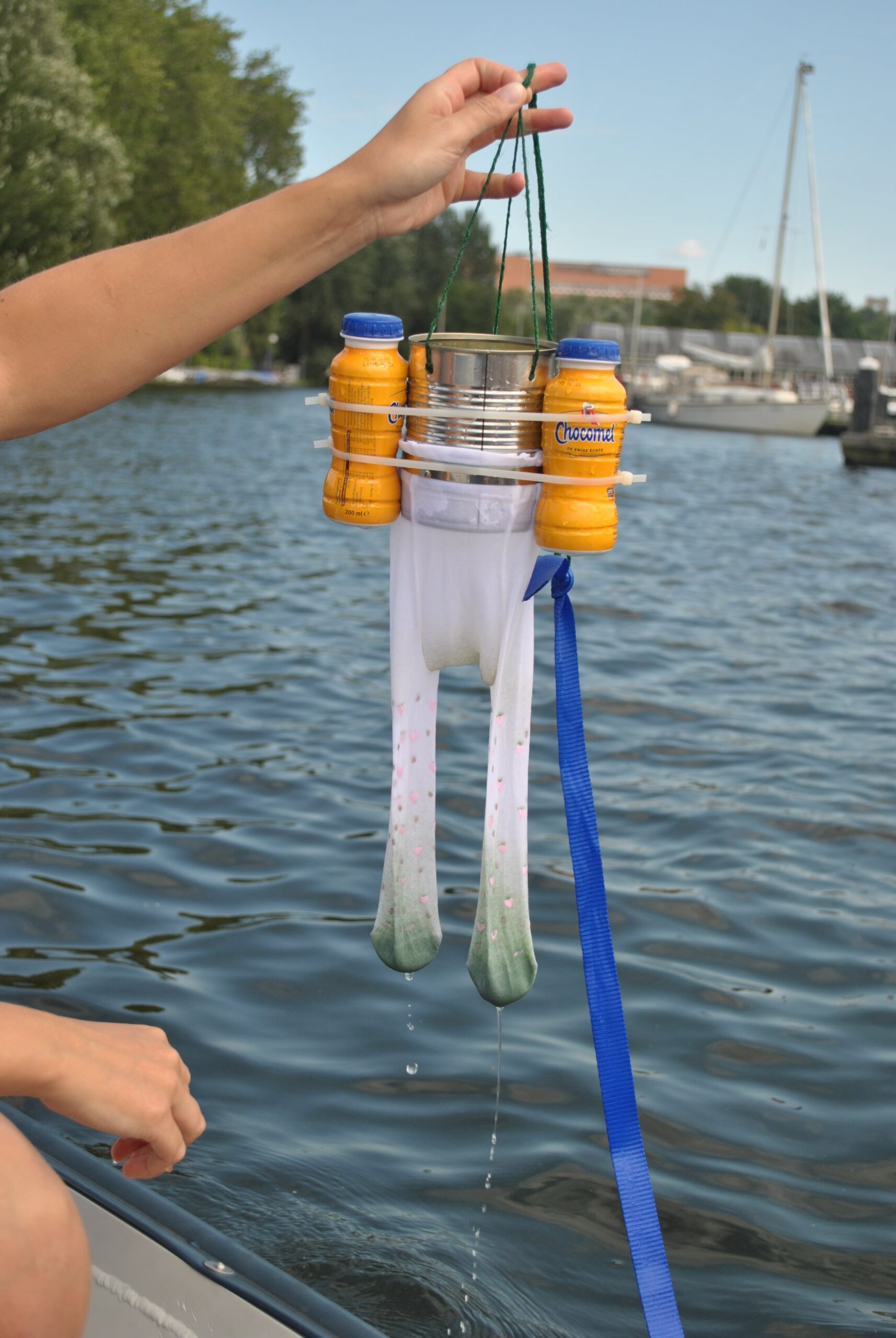 DIY-Trawl for children to search for plastics